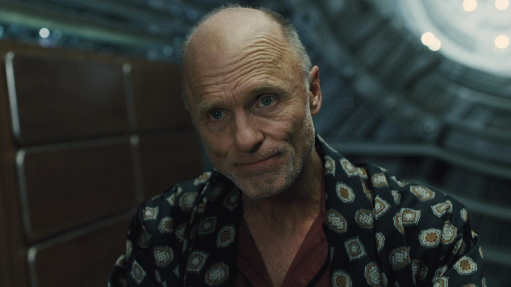 Ed Harris como Wilford em Snowpiercer (2013)