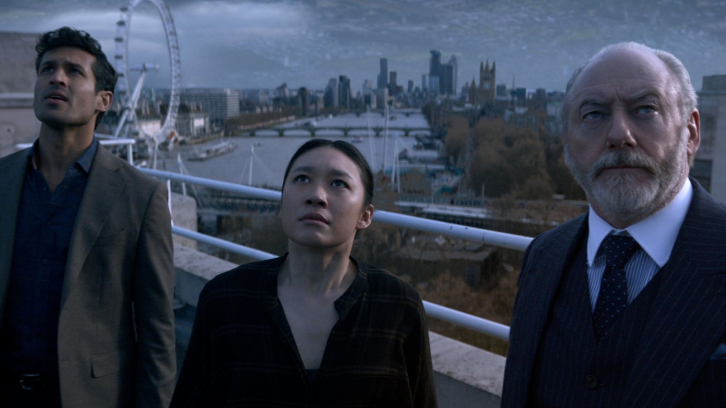 Three characters looking to the sky in Netflix's 3 Body Problem