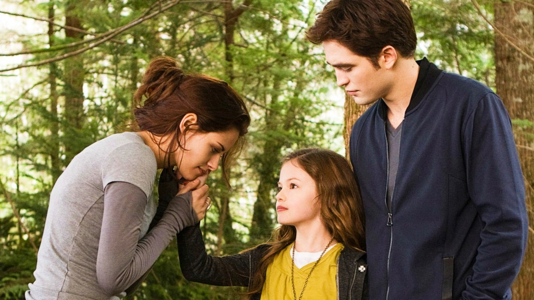 Bella (Kristen Stewart), Renesmee (Mackenzie Foy), and Edward (Robert Pattinson) in Twilight Breaking Dawn