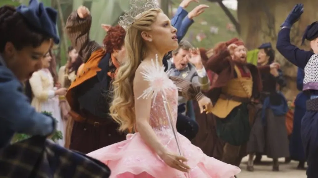 Ariana Grande Glinda Wicked: For Good