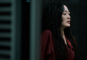 Netflix’s Latest K-Drama Becomes an Instant Streaming Success (& Fans Call It “Amazing” & “Heartbreaking”)