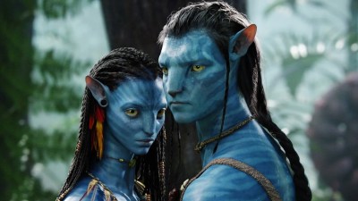 Zoe Saldana and Sam Worthington in Avatar (2009)