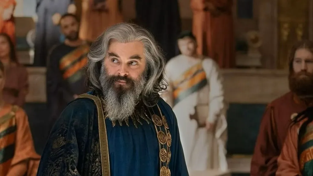 Ar-Pharazรดn looking to the side in The Lord of the Rings: The Rings of Power Season 2