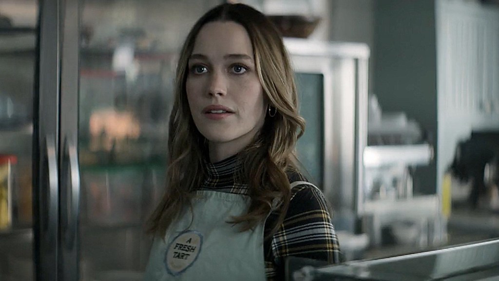 Victoria Pedretti in You