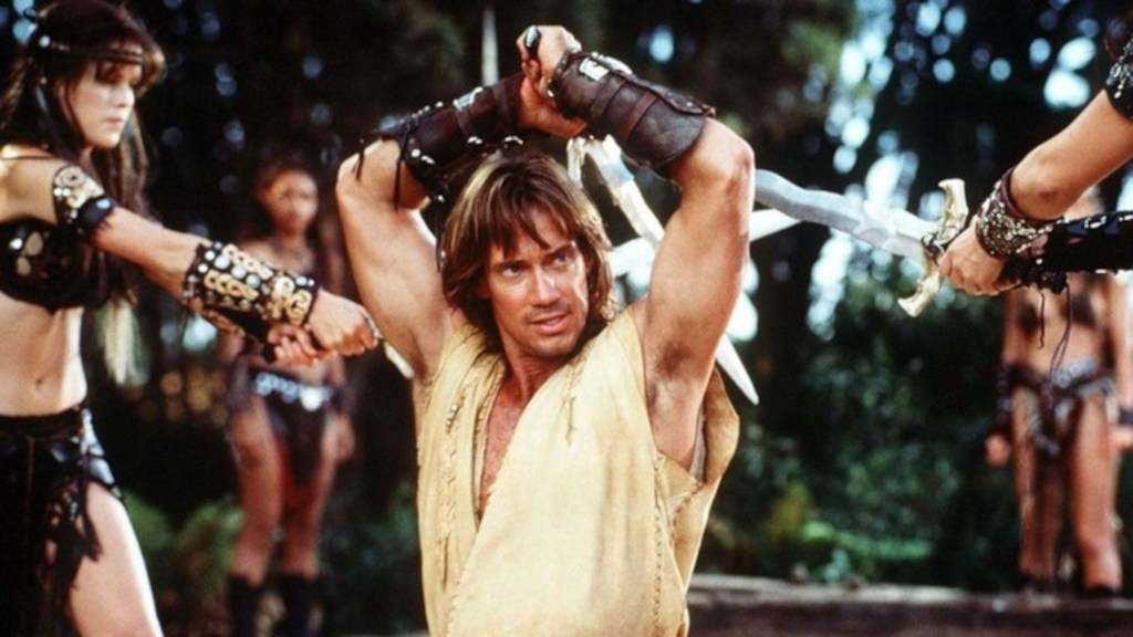 Kevin Sorbo as Hercules raising a sword in Hercules: The Legendary Journeys