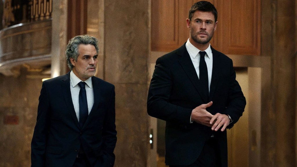Mark Ruffalo and Chris Hemsworth in suits in Crime 101