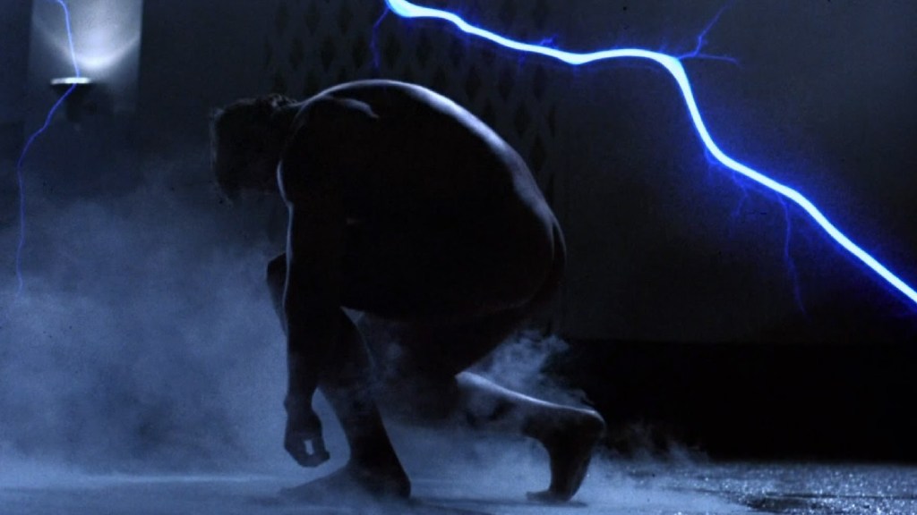 Arnold Schwarzenegger como o T-800 viajando no tempo em O Exterminador do Futuro