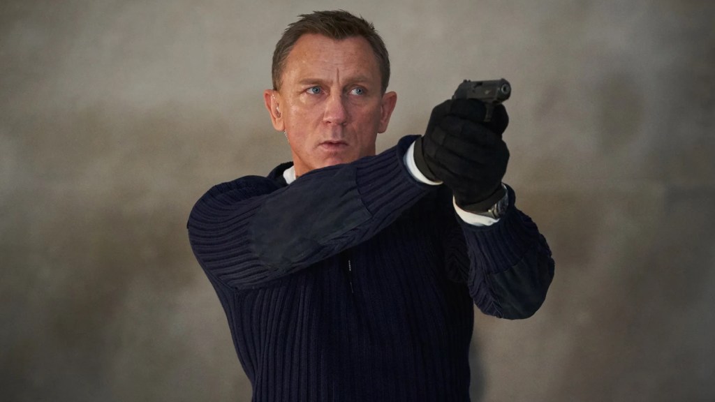Daniel Craig as James Bond aiming gun