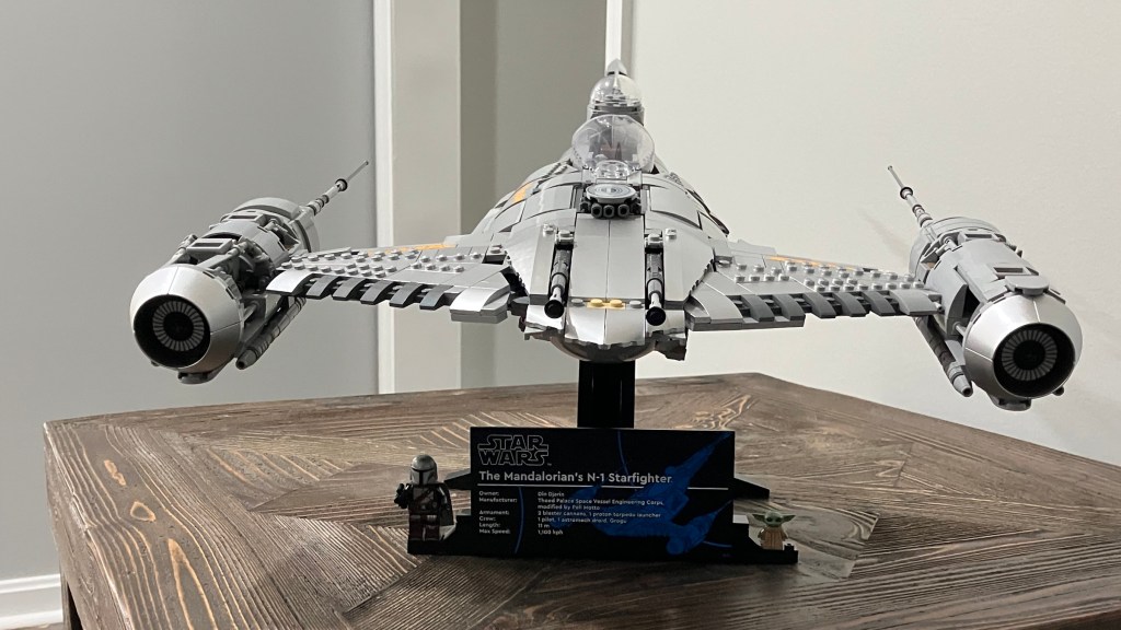 Lego Mandalorian N1 starfighter built