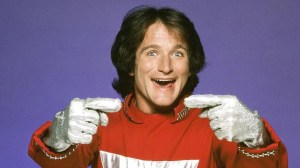 Robin Williams’ Most Iconic TV Character Appeared in Four Different Shows, And Has Wild Lore Behind Him