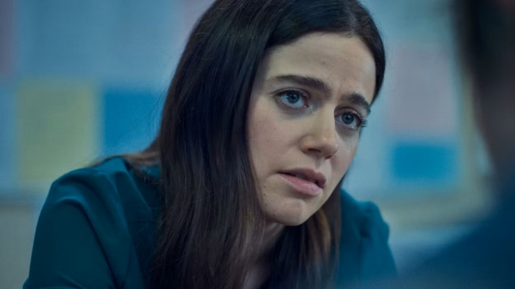 Claire in The Bear Season 3
