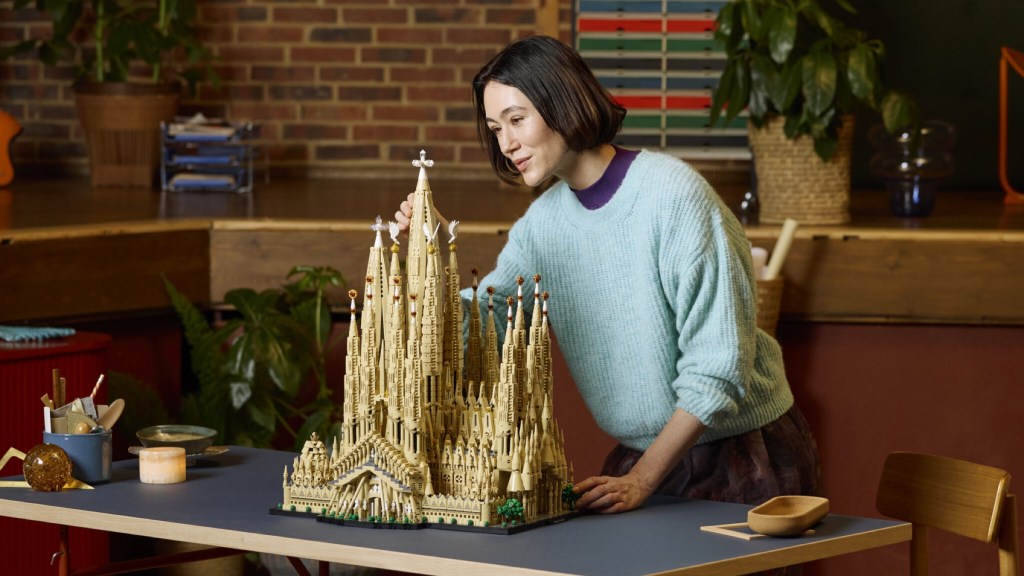 Person building LEGO Sagrada Familia