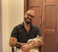 Vaspaan with his cat, Gili.