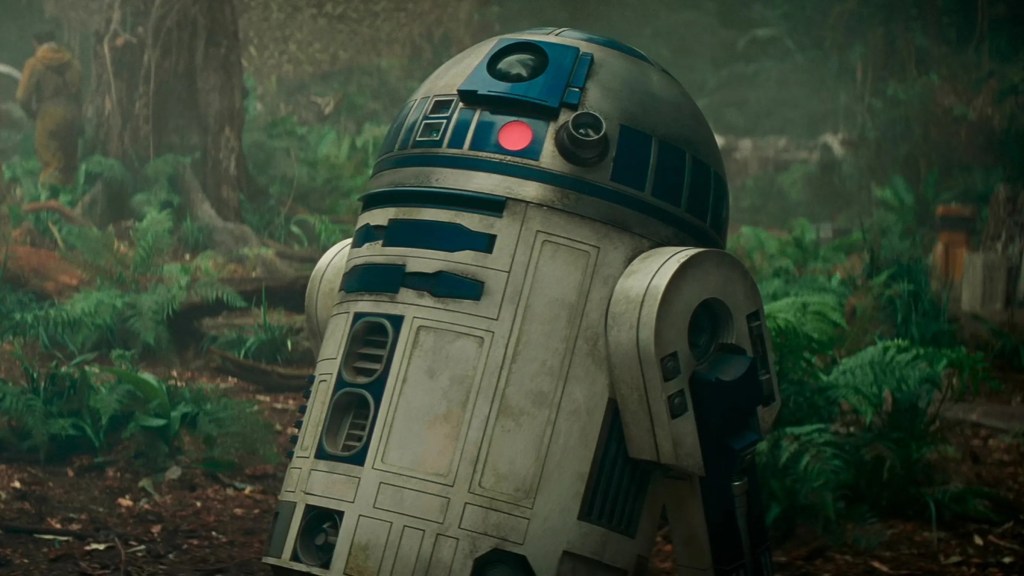 R2-D2 on Ajan Kloss in The Rise of Skywalker