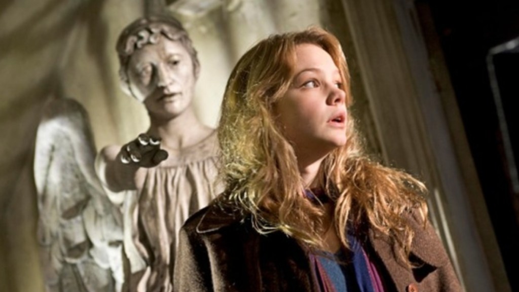 A weeping angel behind Sally Sparrow in Doctor Who episode Blink