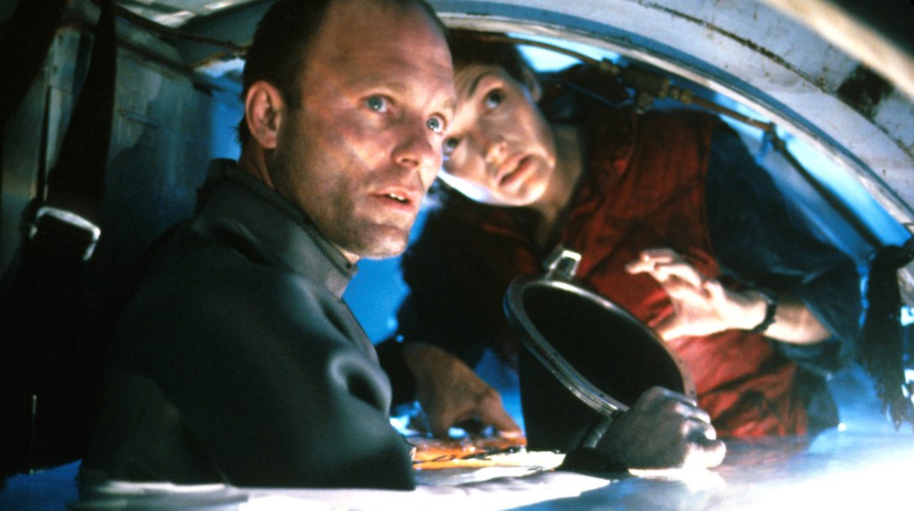 bob and dr lindsey from the abyss - james cameron movie 